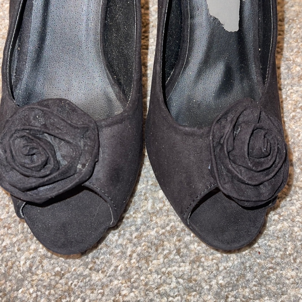 New never worn size 8.5 black open toe heels